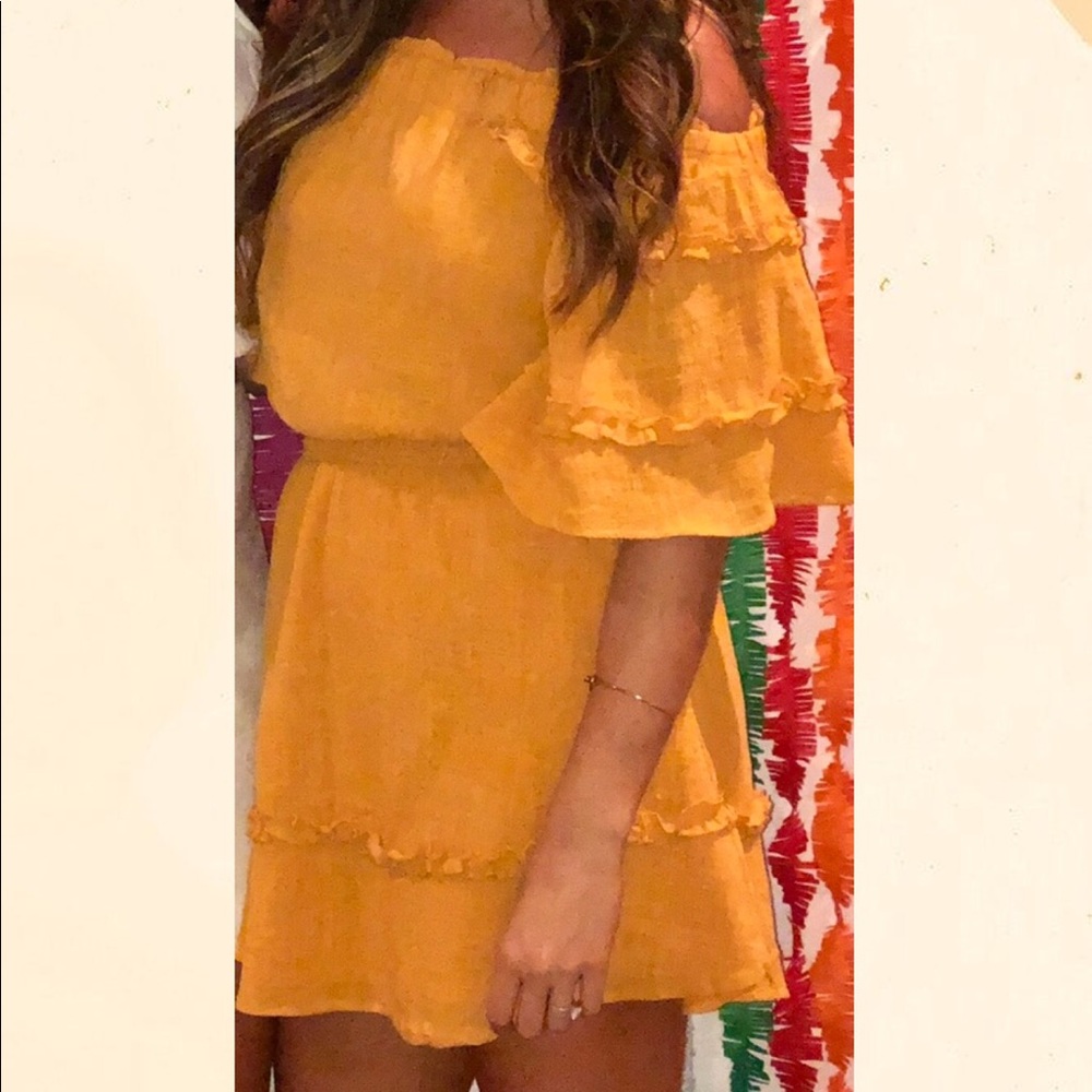 Size Small yellow/orange off the shoulder Selfie Leslie dress